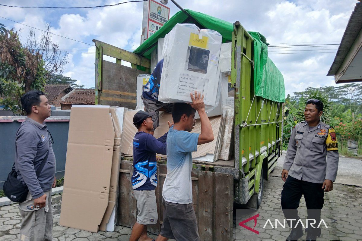 PPK  Temanggung salurkan logistik pemilu ke desa