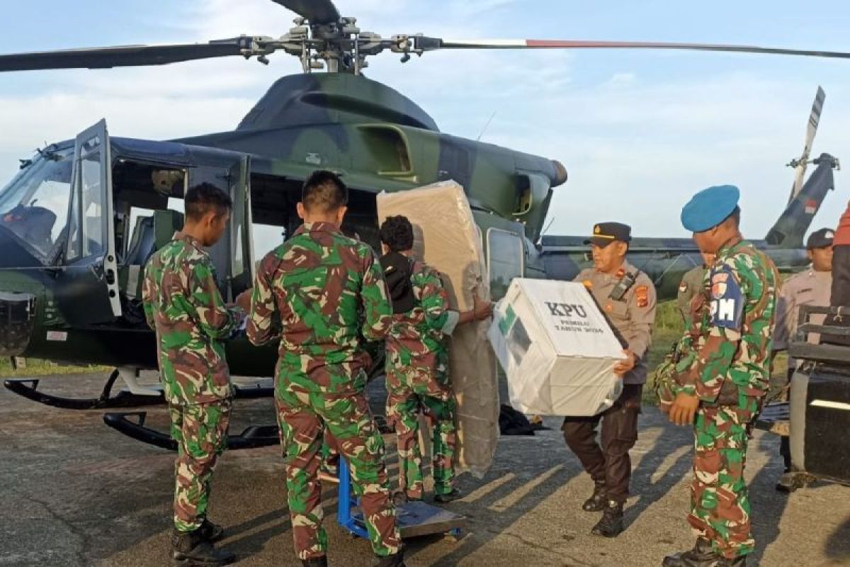 Tiga helikopter TNI bantu angkut logistik pemilu ke Jila, Mimika