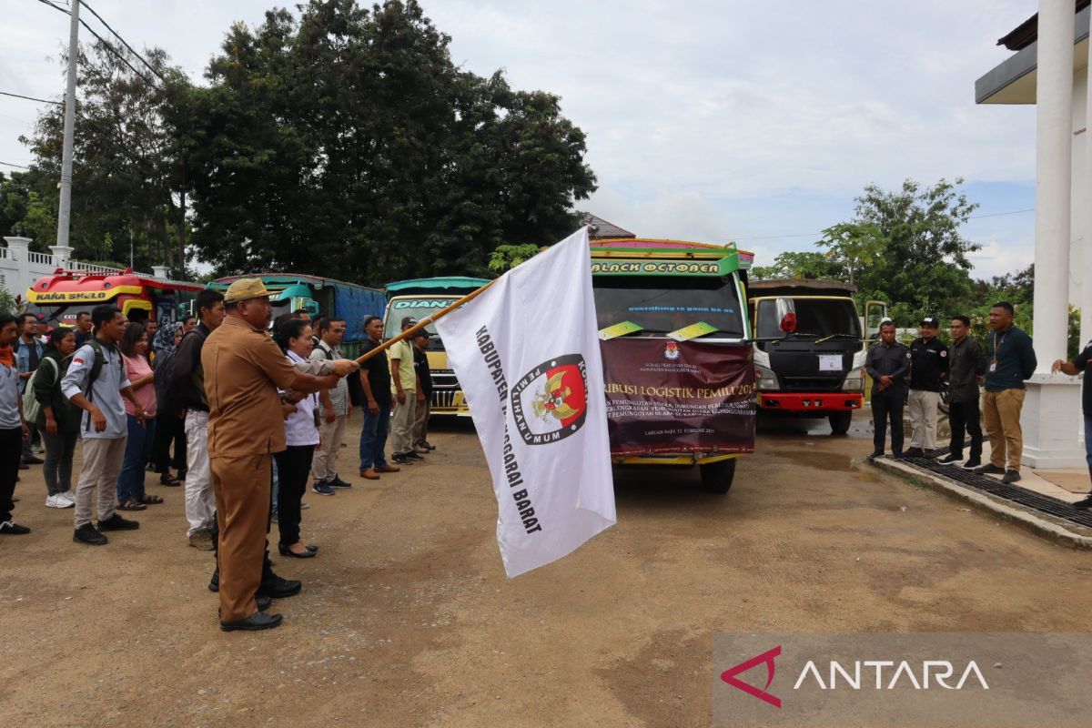 KPU Manggarai Barat gunakan truk-kapal motor distribusi logistik pemilu
