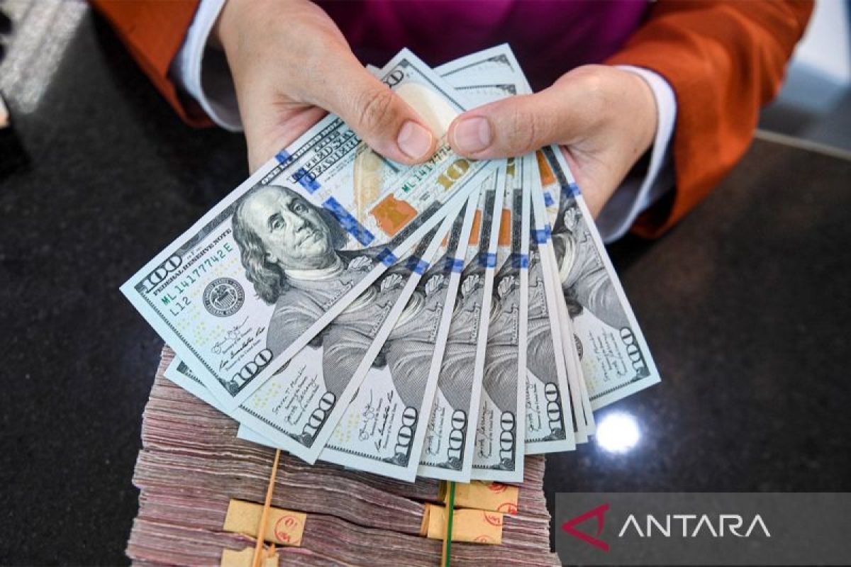 Nilai tukar rupiah Senin tergelincir menjadi 14 poin