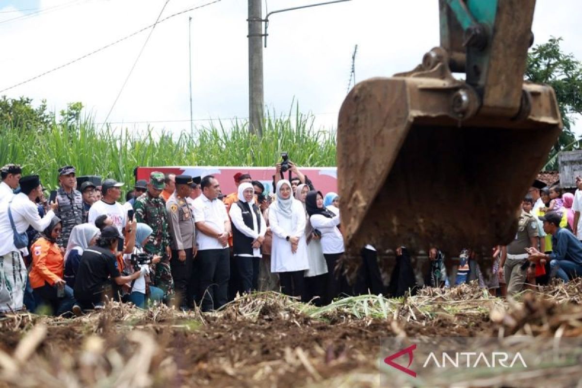 Khofifah targetkan 3 bulan pembangunan hunian korban banjir Banyuwangi