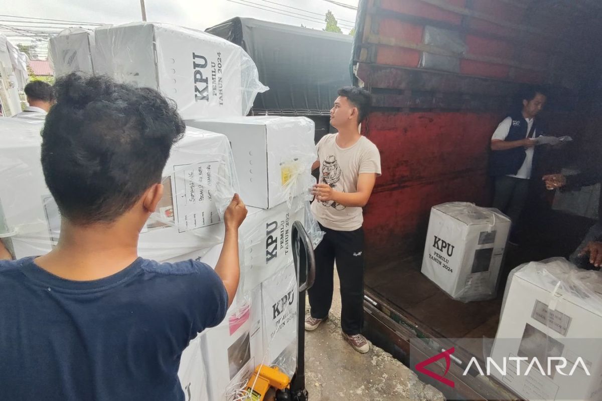 Distribusi logistik pemilu di Pekanbaru mulai dilakukan dengan kawalan polisi