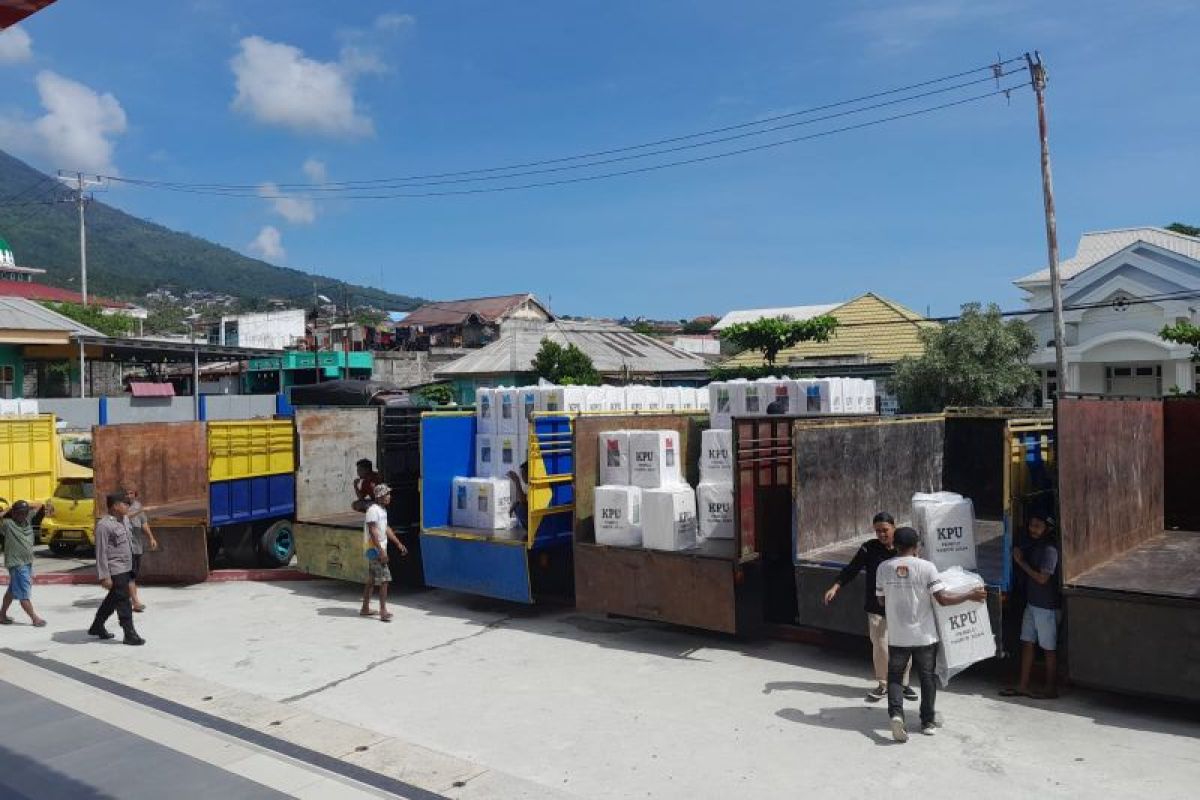 KPU pastikan distribusi logistik pemilu di Ternate aman dan lancar