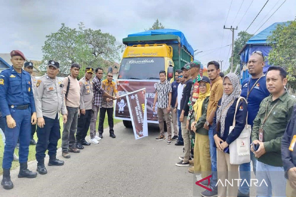 KPU Muna Barat memulai distribusi logistik di lima kecamatan terjauh