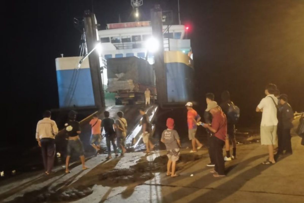 Kapal kandas di Selat Bali berhasilditarik ke Pelabuhan Gilimanuk