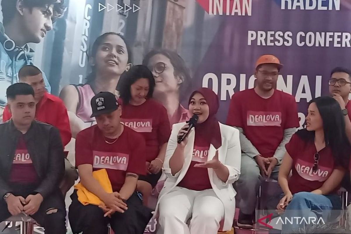 Lagu "Dealova" dibawakan ulang oleh penyanyi Fadhilah Intan