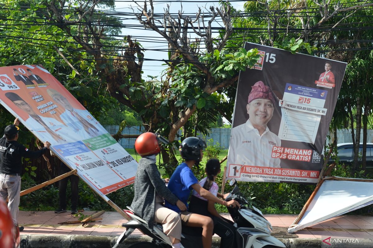 Satpol PP Bali sudah turunkan seratusan apk dalam sehari masa tenang kemarin