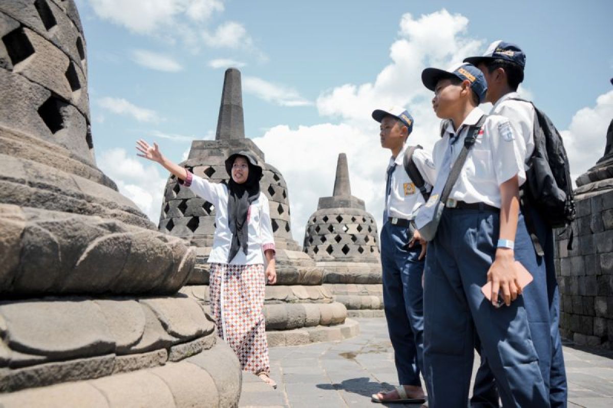 TWC gelar kajian lapangan kunjungan pelajar naik Candi Borobudur