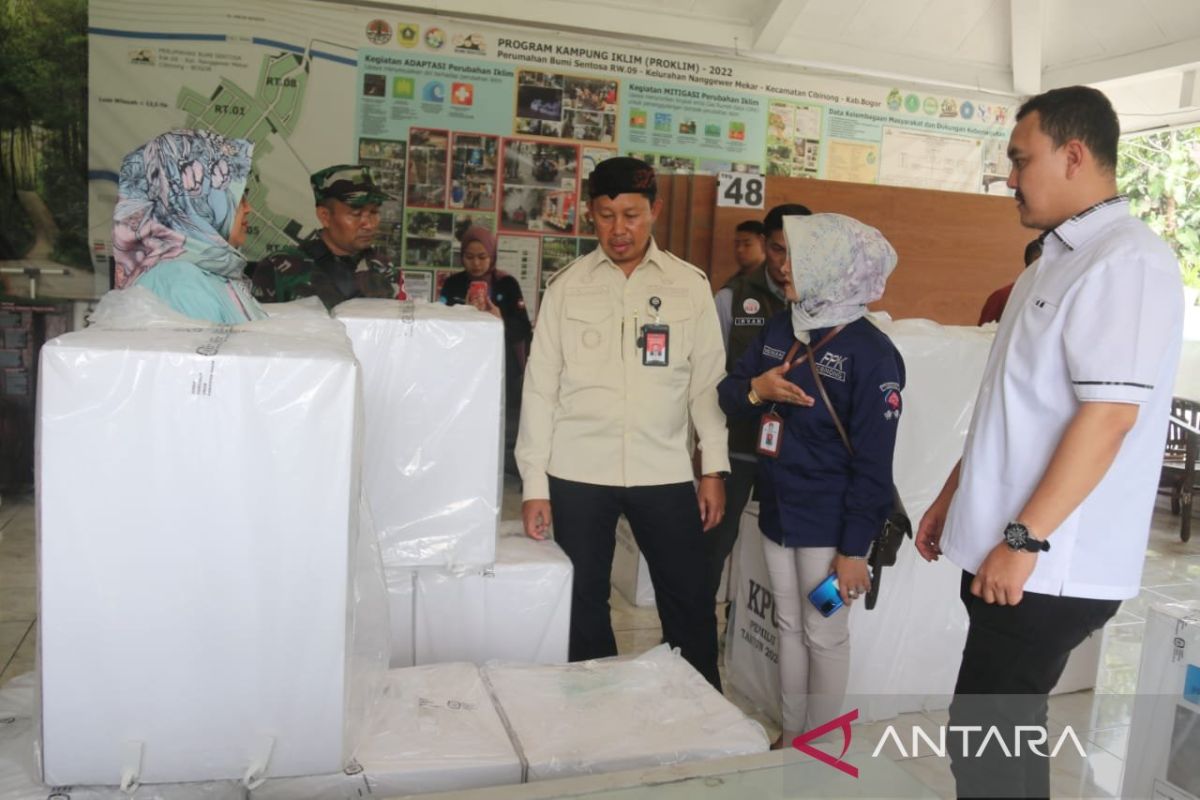 Pj Bupati Bogor kawal langsung distribusi logistik Pemilu hingga ke TPS