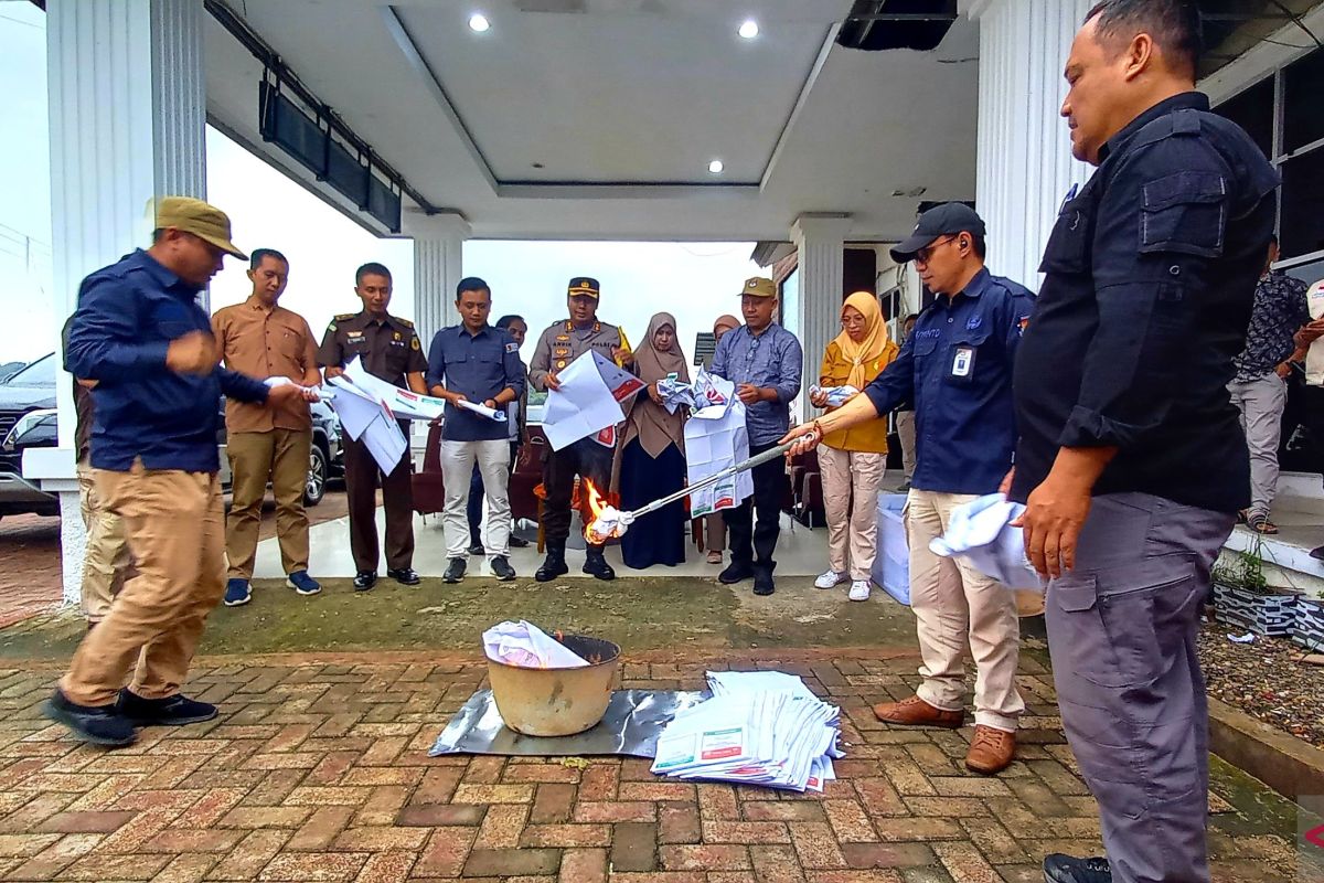 KPU Gorontalo Utara musnahkan surat suara rusak