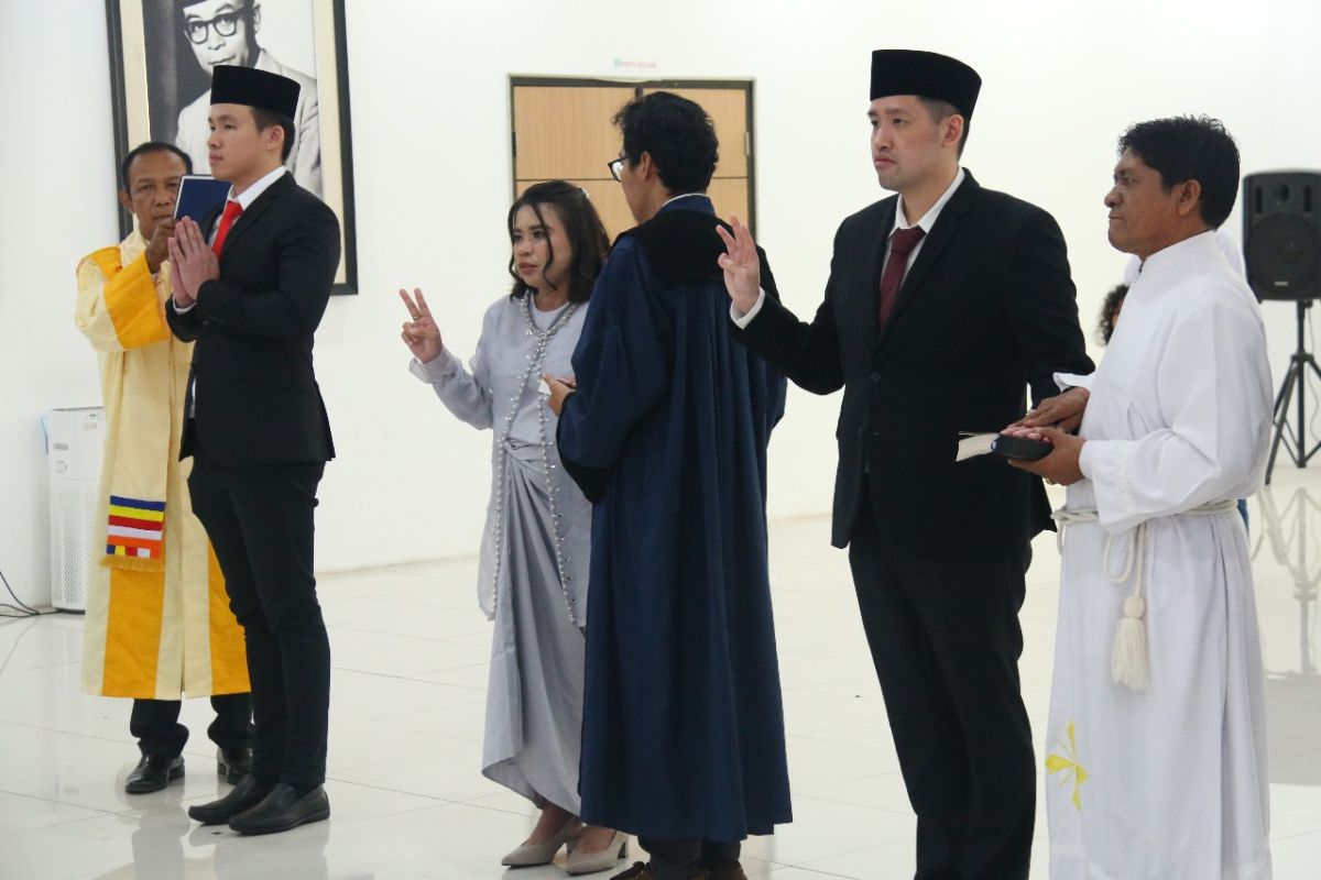 Kakanwil Kemenkumham Banten lantik tiga notaris pengganti dan pewarganegara