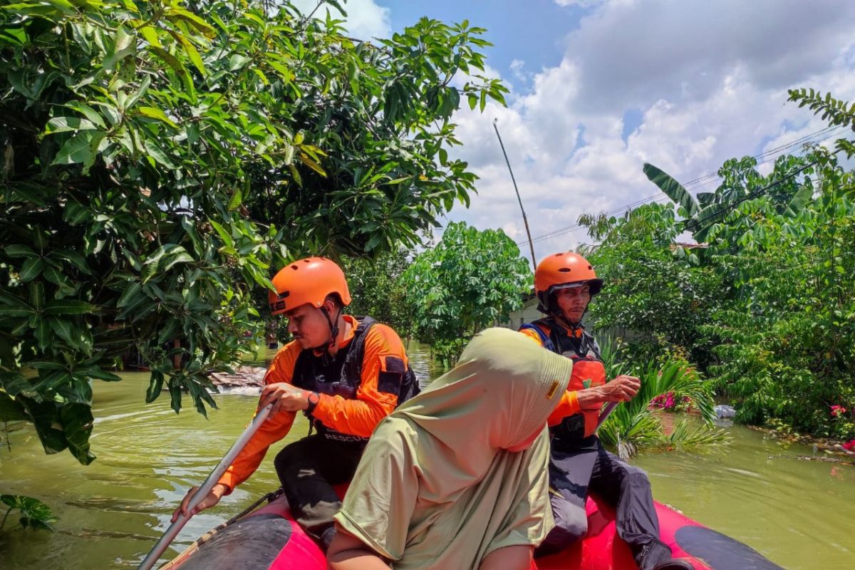 Dompet Dhuafa evakuasi penyintas banjir di Demak