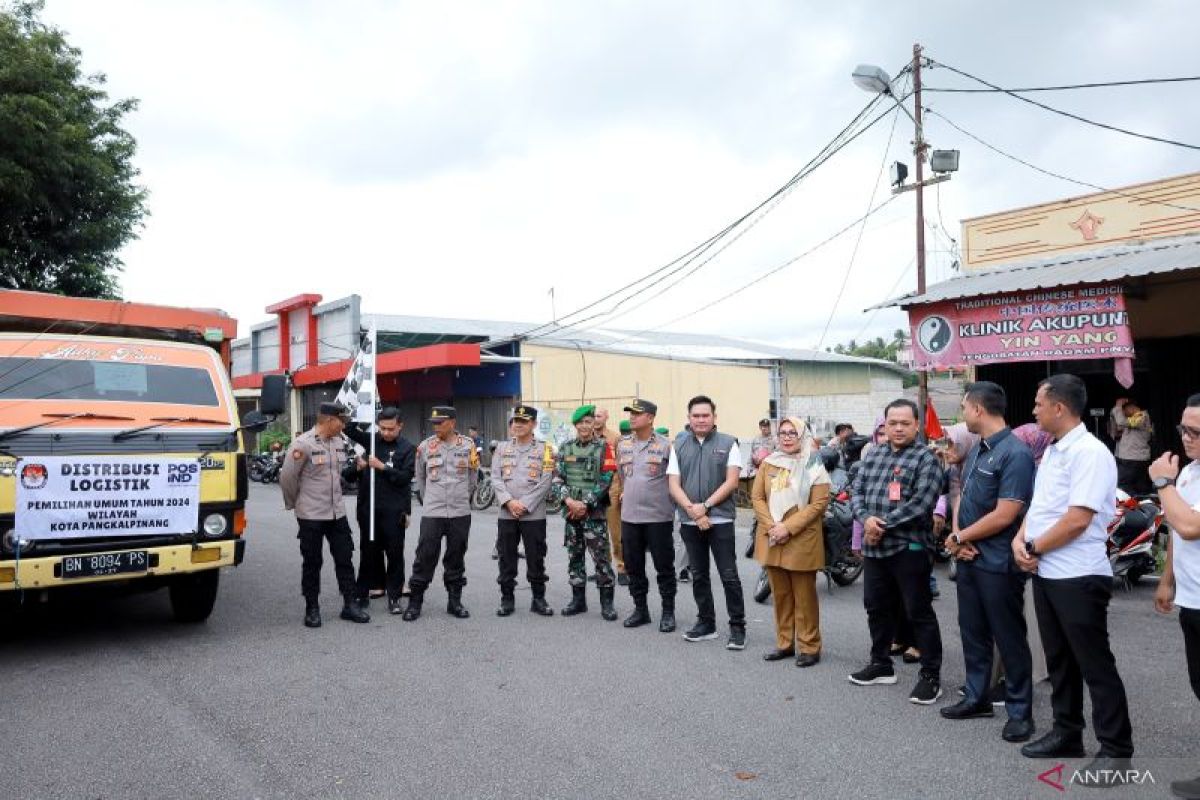 Pj Wali Kota Pangkalpinang lepas distribusi logistik pemilu