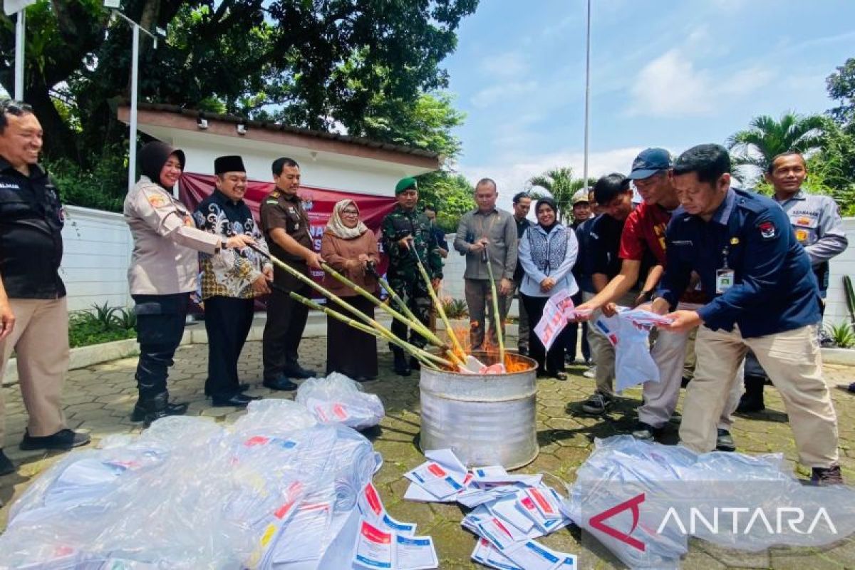 KPU Bogor musnahkan 1.792 surat suara sisa dan rusak