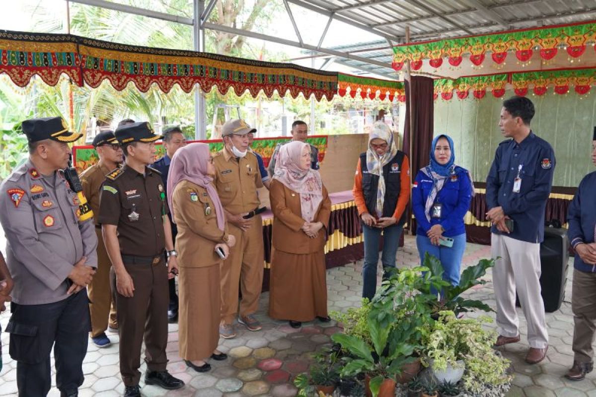 Pemkot Palu cek kesiapan sejumlah TPS Pemilu jelang pemungutan suara