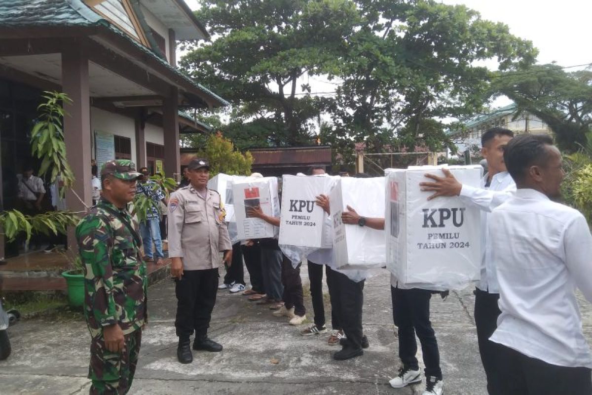 TNI dan Polri Tarakan kawal distribusi logistik Pemilu