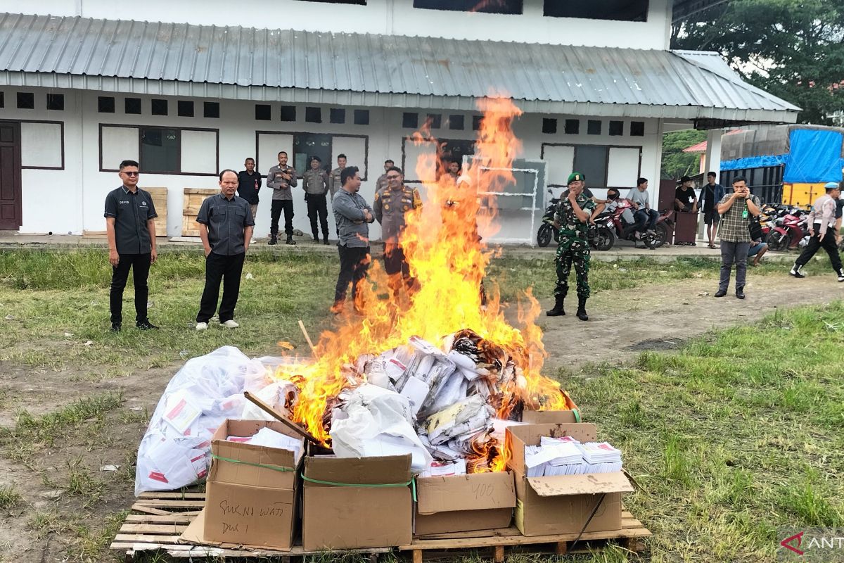 KPU Lampung Selatan musnahkan 10.471 surat suara Pemilu rusak dan sisa