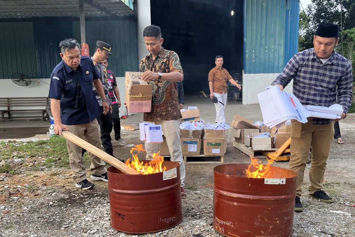 7.148 surat suara rusak di Batam dimusnahkan