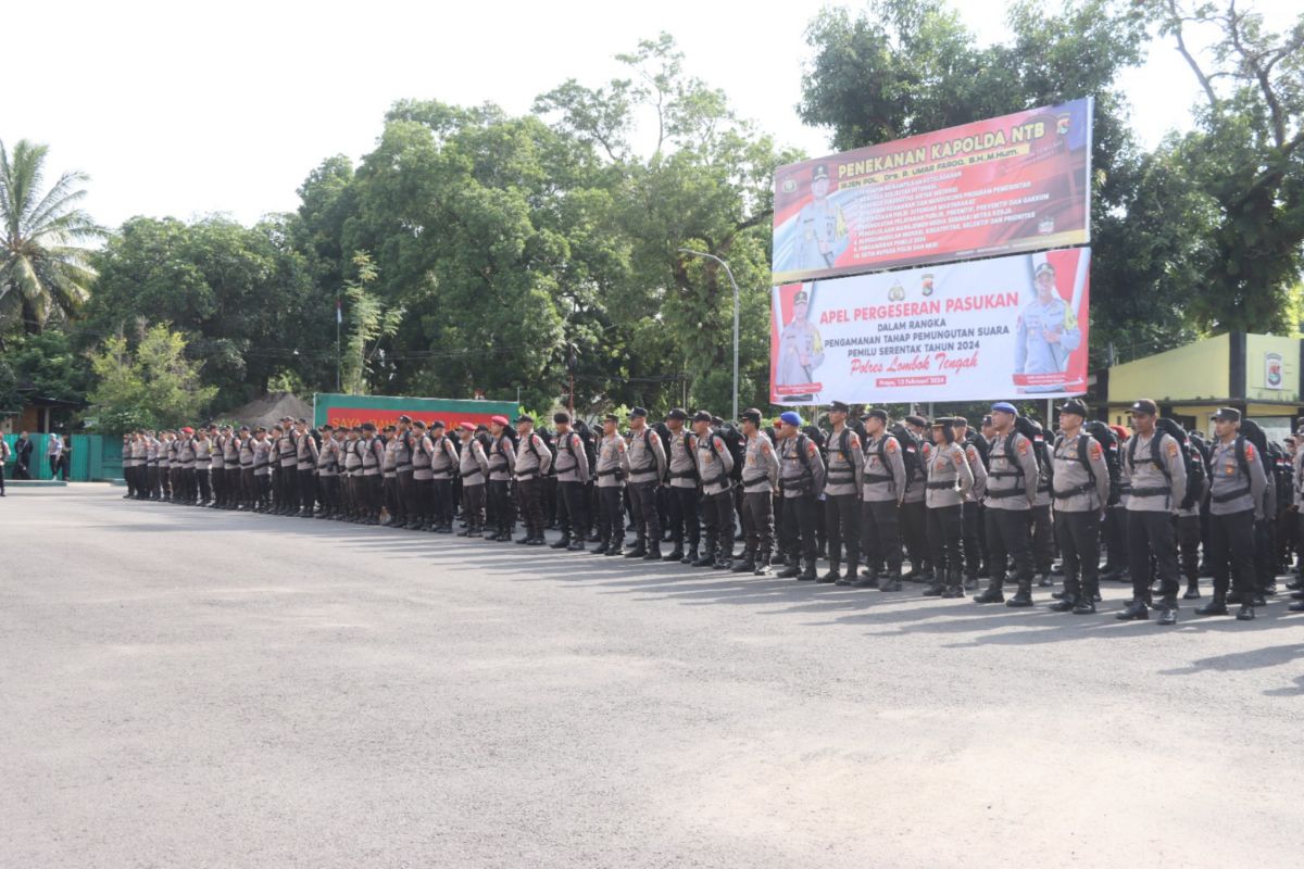 Ratusan personel Polres Lombok Tengah mulai amankan Pemilu 2024 di TPS