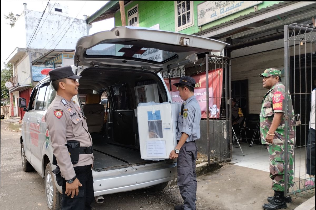 Desa Kapar Tabalong angkut logistik pemilu dengan mobil ambulans