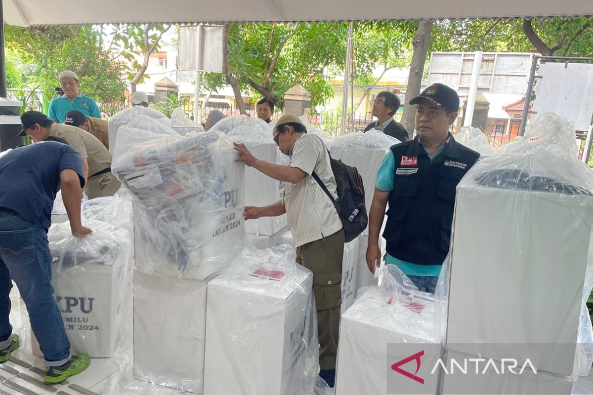 KPU Jakarta Pusat distribusikan logistik Pemilu 2024 ke kelurahan