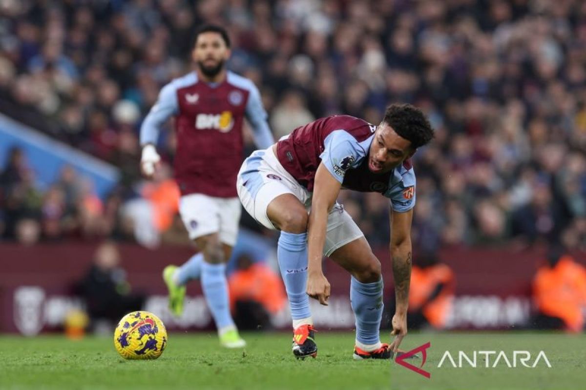 Gelandang Aston Villa Kamara alami cedera lutut parah saat lawan MU