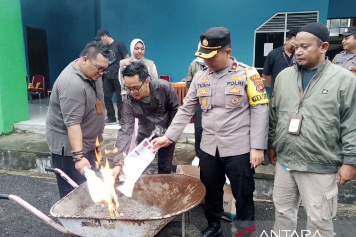 KPU Belitung musnahkan 503 lembar surat suara rusak
