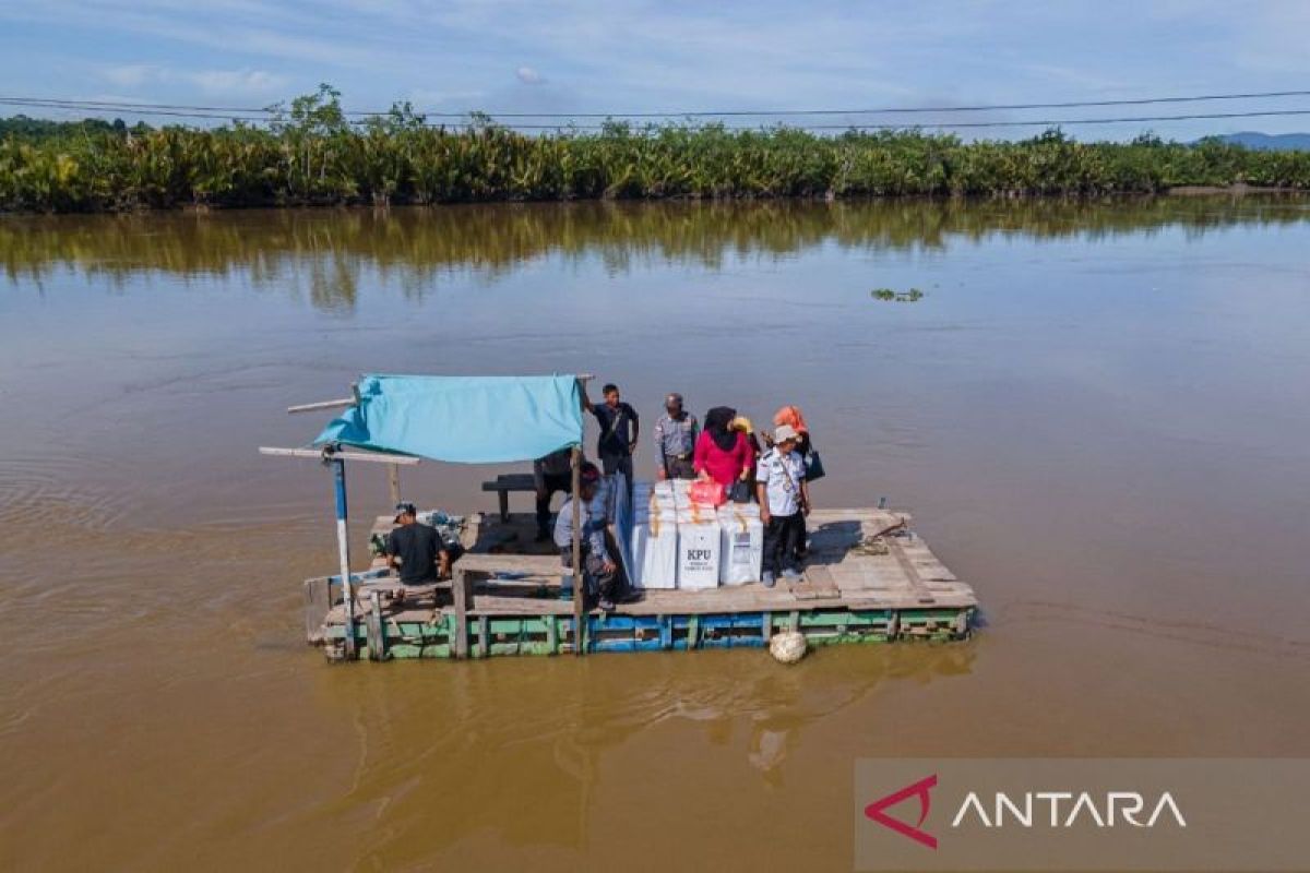 Menyusuri muara untuk menyambung hak suara di pelosok