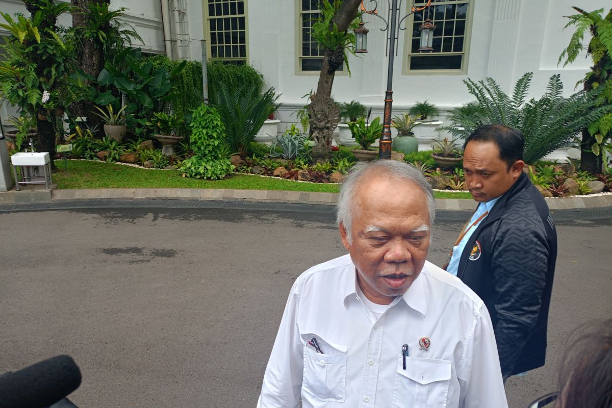 Menteri PUPR Basuki beberkan alasan tak mendampingi presiden saat resmikan jalan tol