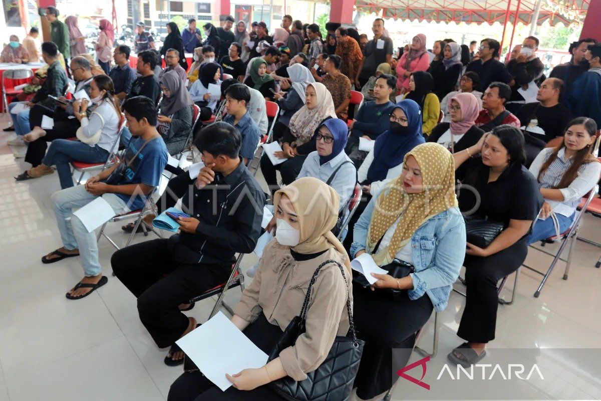 KPU NTT bekali KPPS dengan vitamin dan suplemen agar kondisi fit