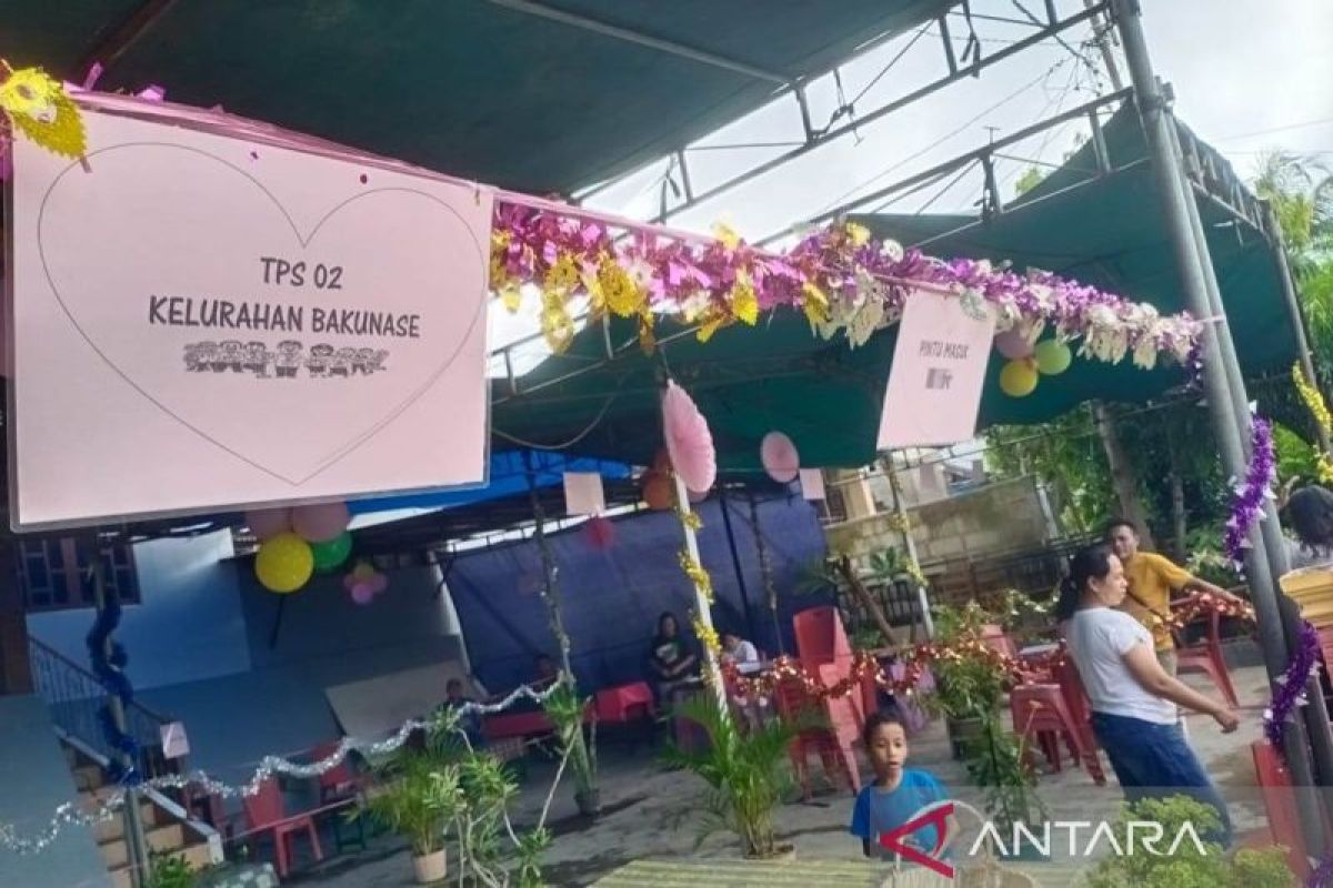 KPPS di Kota Kupang hias TPS dengan nuansa "valentine"