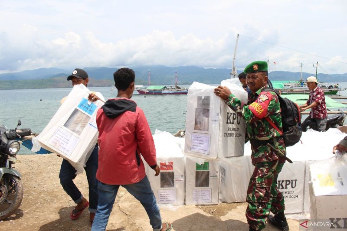 Babinsa TNI kawal distribusi logistik pemilu ke kawasan terpencil NTB