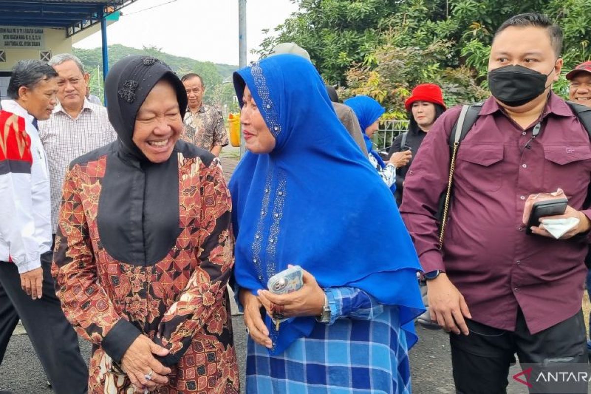 Mensos salurkan hak pilih Pemilu 2024 di Surabaya