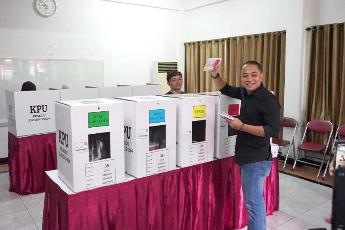 Wali Kota Surabaya apresiasi komitmen warga jaga keamanan Pemilu 2024