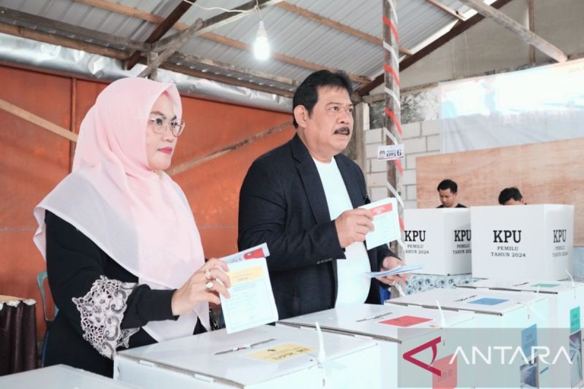 Ketua DPRD Balikpapan gunakan hak pilih di TPS 42 Batu Ampar