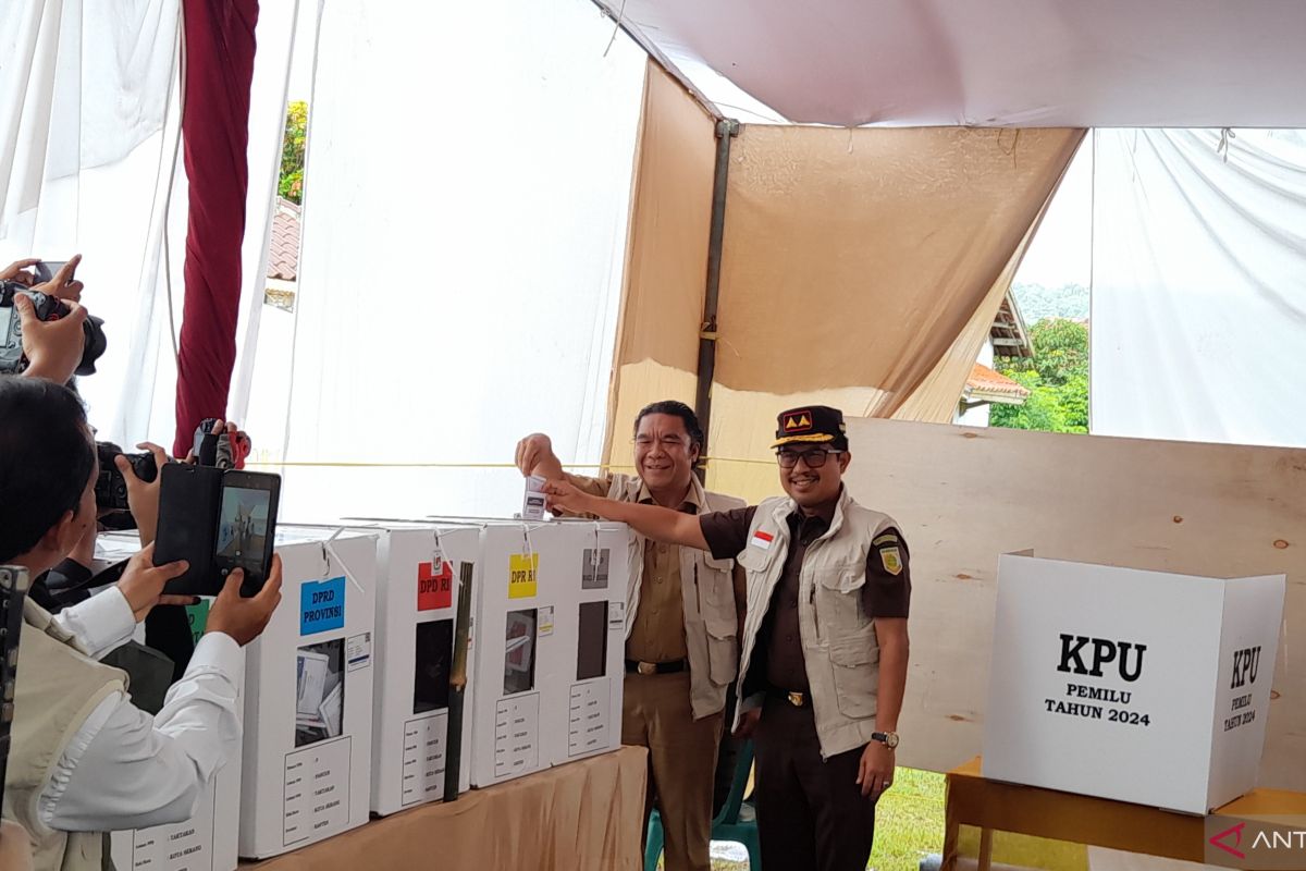 Pj Gubernur Banten imbau warga hormati hasil Pemilu 2024