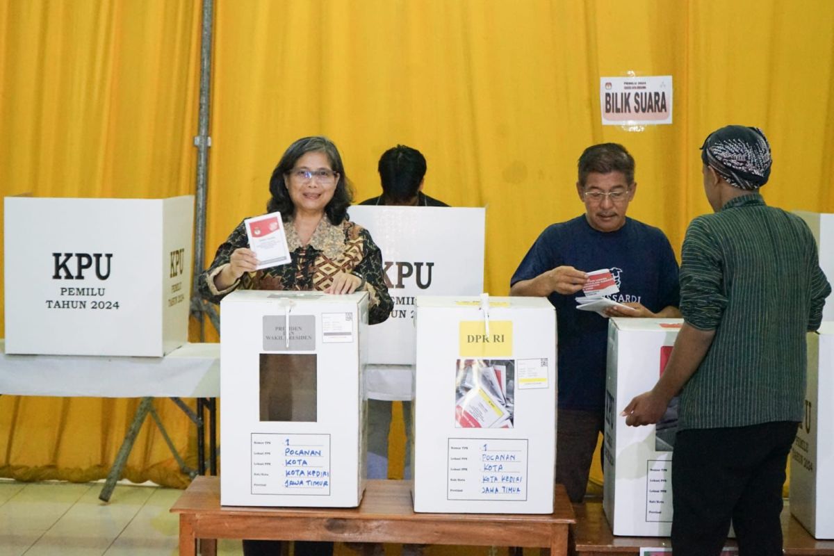 Pj Wali Kota Kediri gunakan hak pilihnya di Kelurahan Pocanan