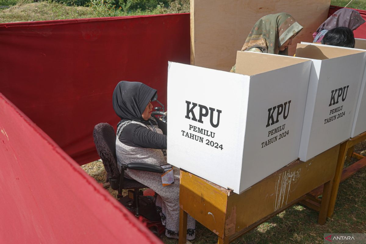 FOTO - Pemungutan suara oleh penyandang disabilitas