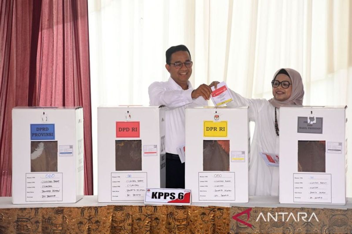 Anies: Terima kasih ke petugas KPPS, bekerja sangat keras