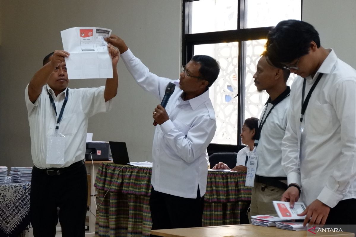 Pilpes 2024 - Prabowo-Gibran menang di TPS tempat Airlangga 'nyoblos'