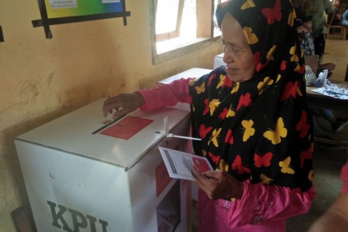 352 pemilih di daerah tertinggal Tombang Talamau berikan hak suara