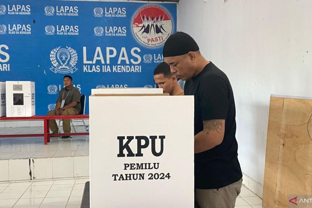 Ratusan Narapidana salurkan hak pilih di TPS Khusus LP Kendari