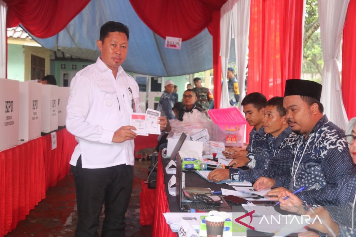 Pj Bupati Bogor lanjut patroli pengawasan Pemilu usai mencoblos