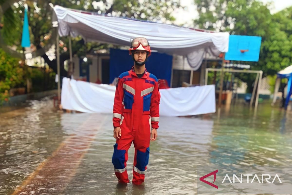 Hujan deras, sejumlah TPS di Jaktim terendam air