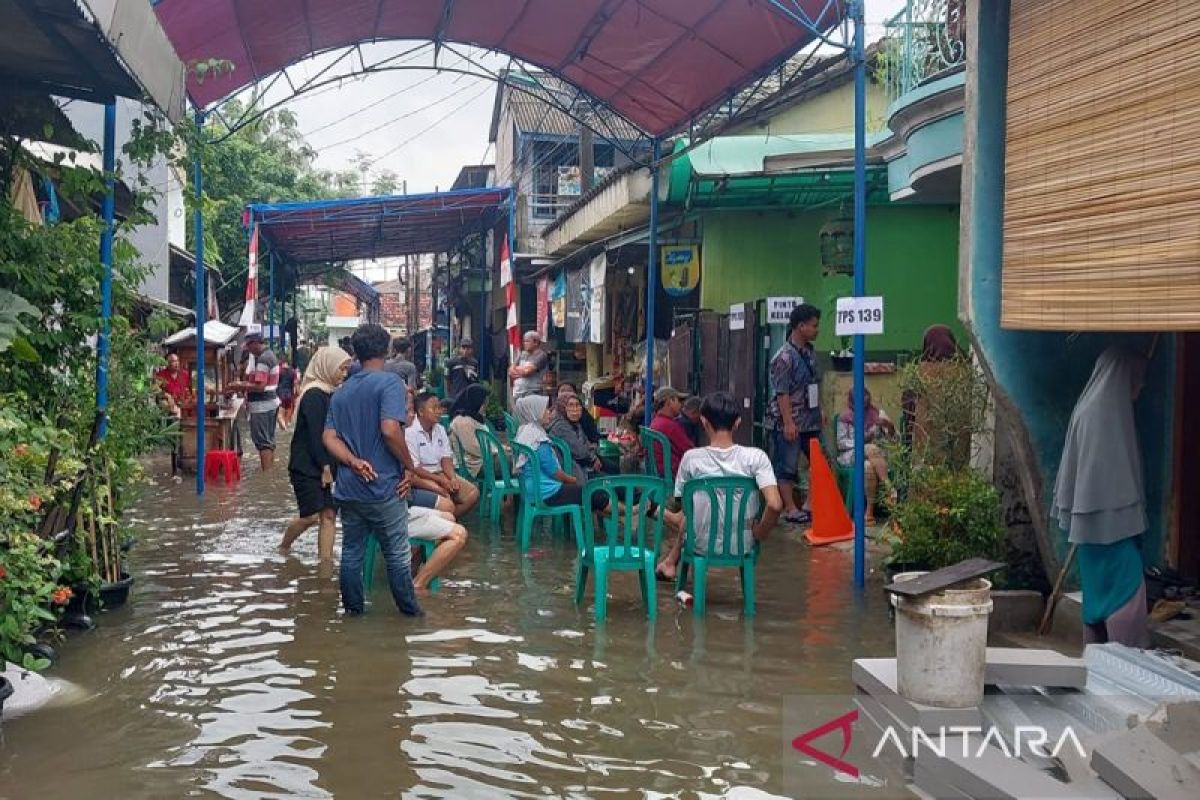 Pemungutan suara di 27 TPS Jakbar yang terendam tetap berlangsung