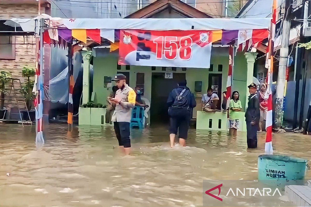 KPU Jaktim beri tambahan waktu pencoblosan bagi TPS terdampak banjir