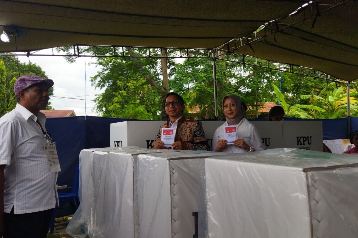 Gubernur NTT berikan hak suara dalam Pemilu 2024 di Kupang