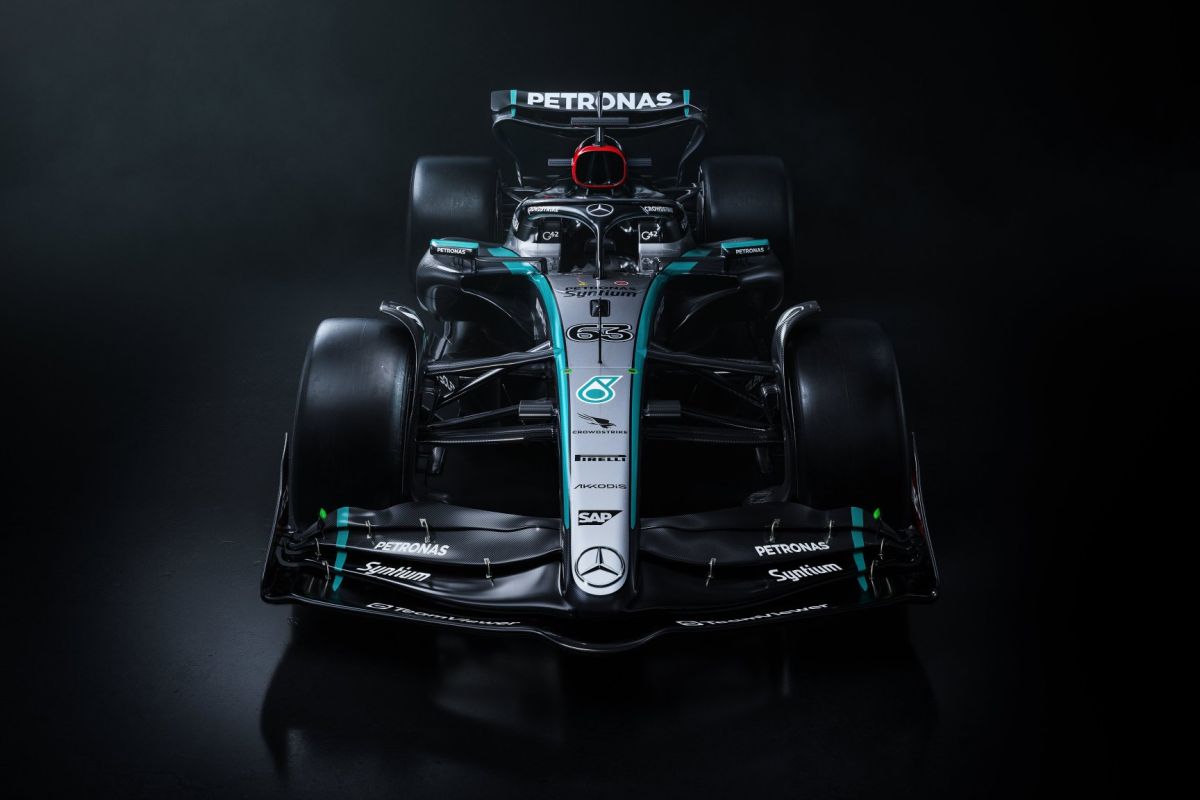Mobil Mercedes "launching" W15 untuk balap Hamilton
