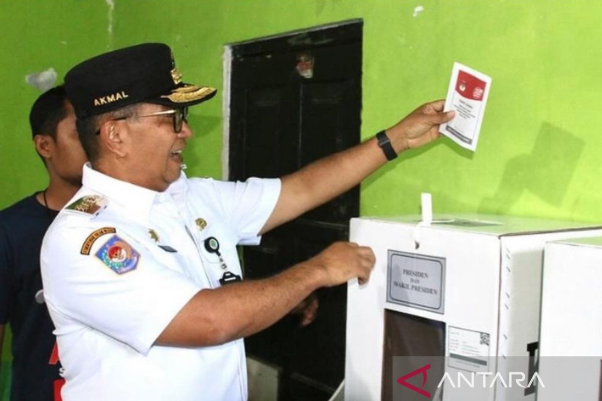 Gubernur Kaltim salurkan hak pilih  di TPS 006 Samarinda