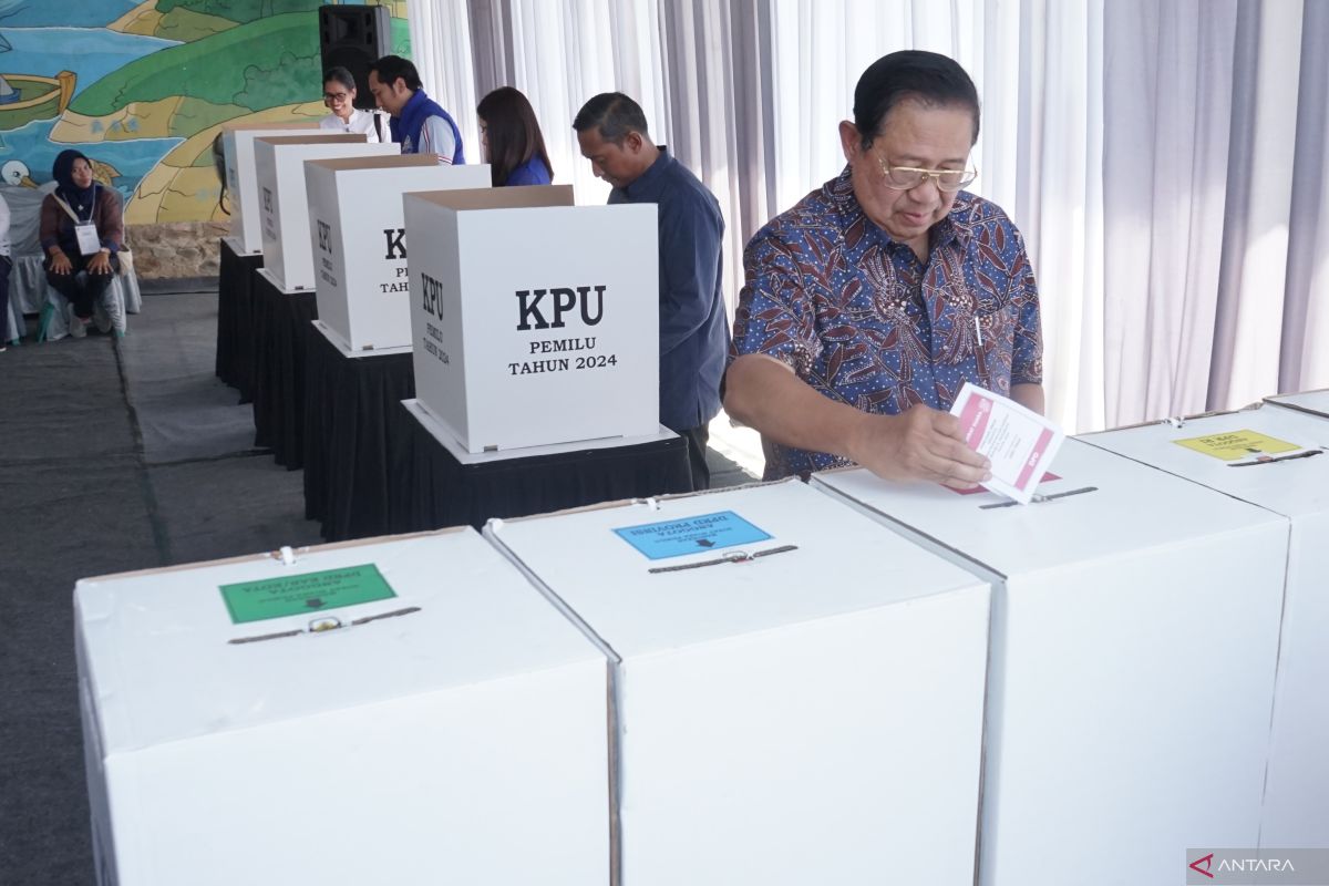 Former president Yudhoyono casts vote in hometown in East Java